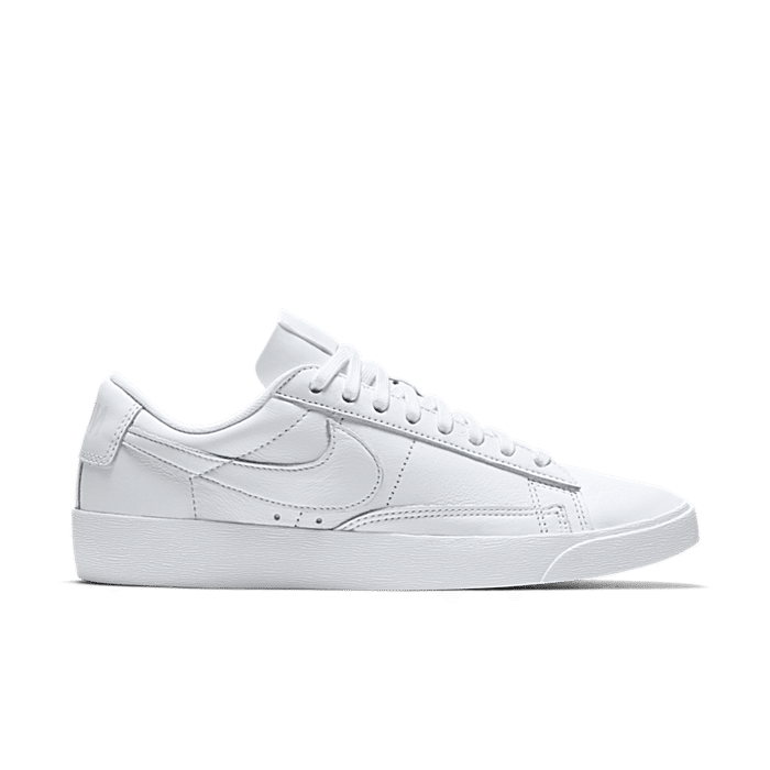 Jual SEPATU SNEAKERS Wanita NIKE Wmns Blazer Low LE Triple White Original | Termurah di 