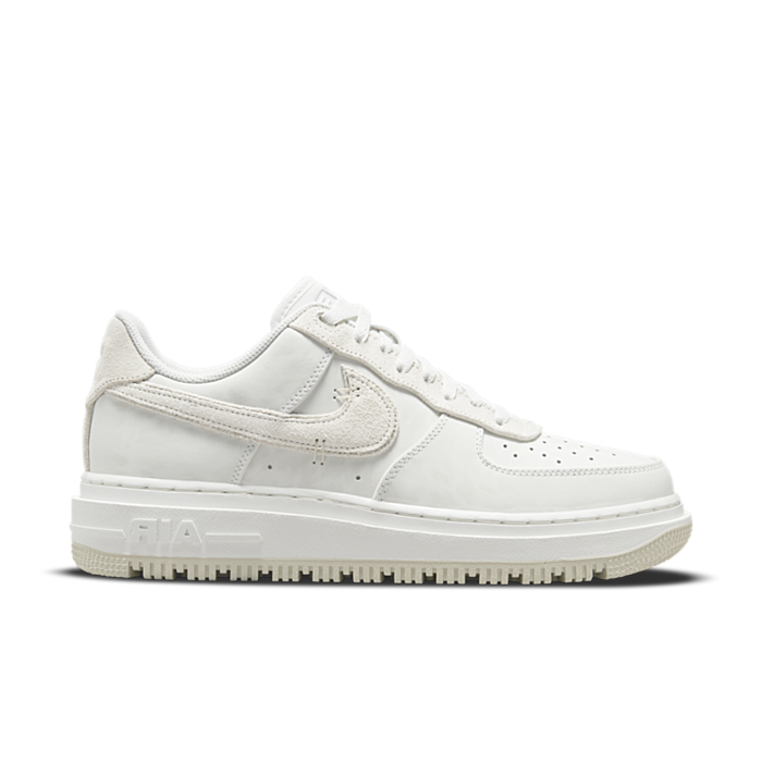 Nike AIR FORCE 1 LUXE DD9605-100