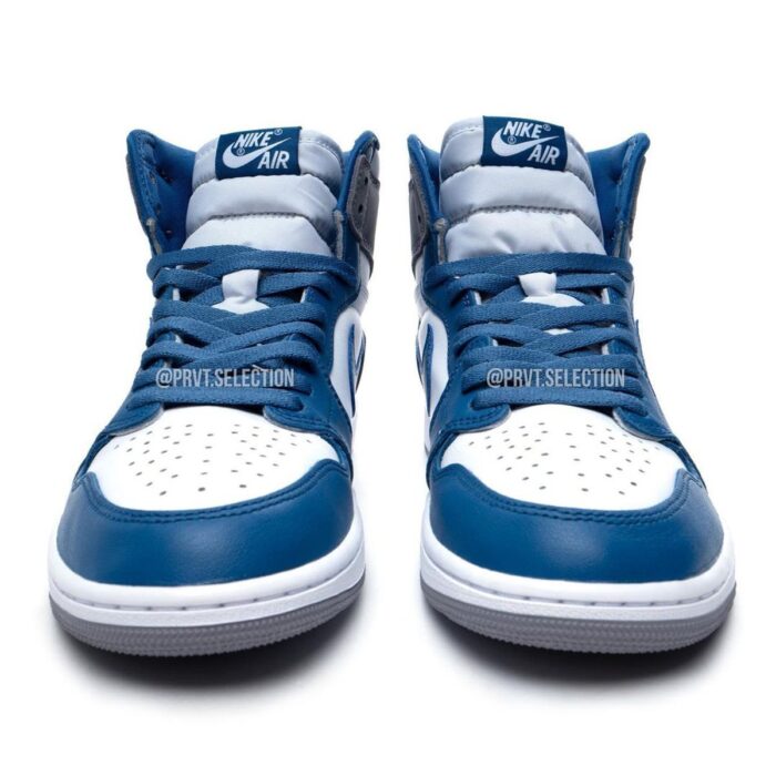 blauwe air jordan 1 sneakers