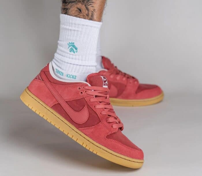 dunk sb nike red suede