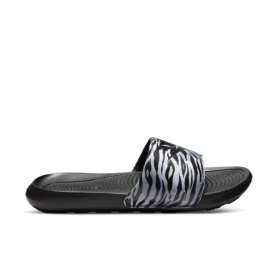 Nike Victori One Slippers met print voor dames – Zwart CN9676-011